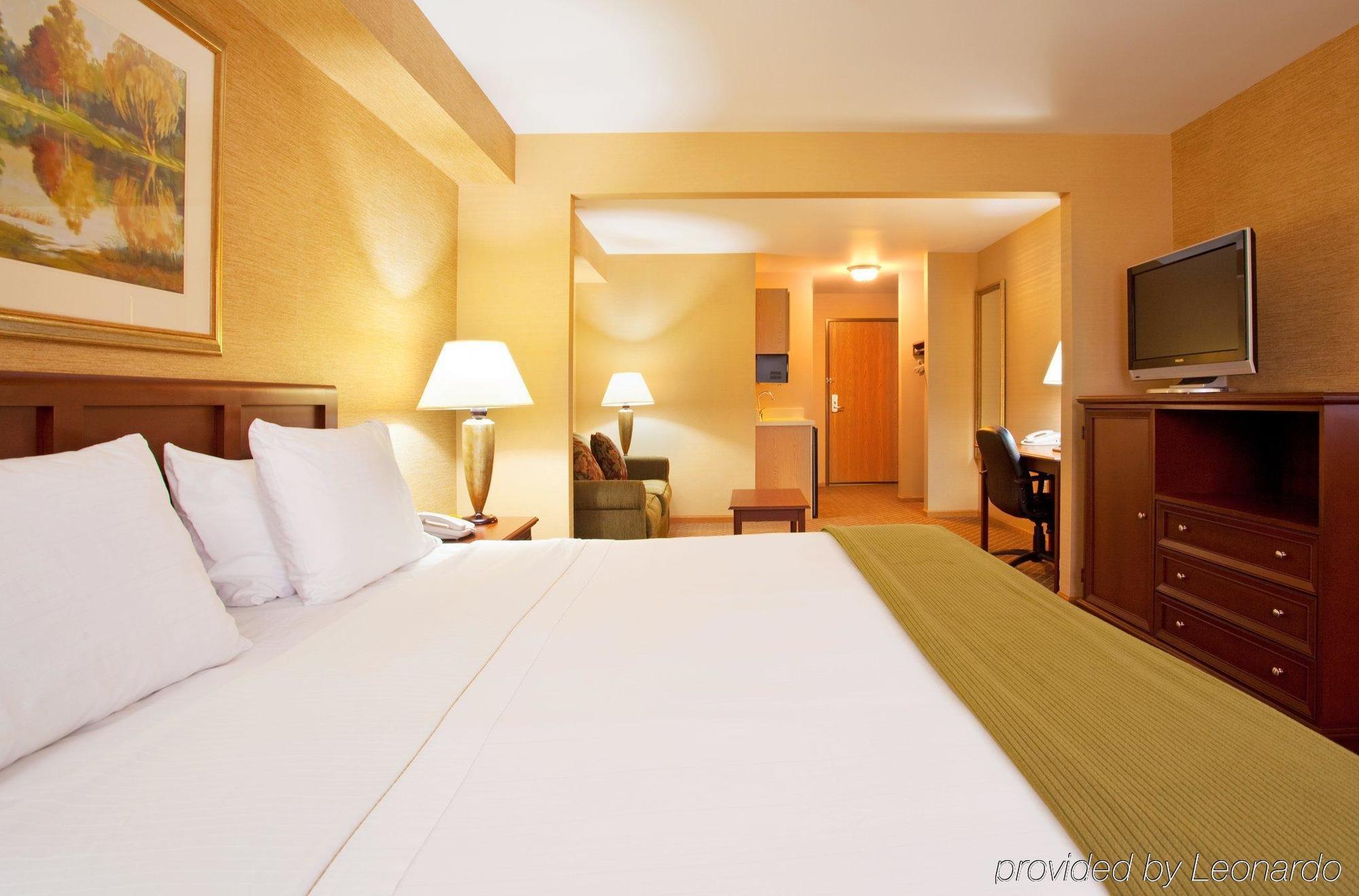 Holiday Inn Express & Suites Iron Mountain, An Ihg Hotel Bilik gambar